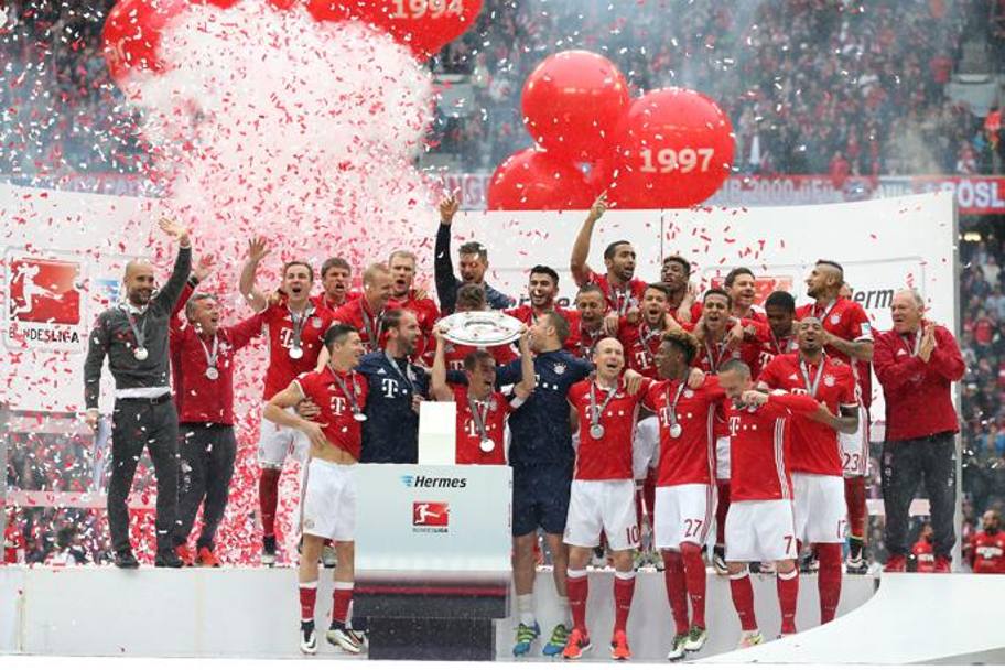 Nel giorno delle celebrazioni per la conquista del terzo titolo di Bundesliga consecutivo con Pep Guardiola in panchina, il 26 in totale nella storia del club, al Bayern hanno voluto dare spazio ai campioni che sono stati i protagonisti a Monaco... Getty